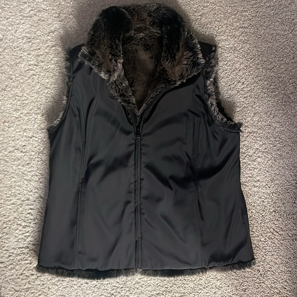 Kirsten Blake brown reversible fur vest in a women’s size Large New without Tags - Picture 5 of 10
